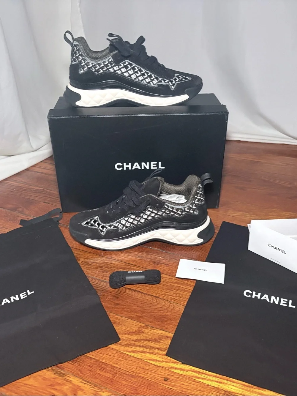CHANEL stylish women